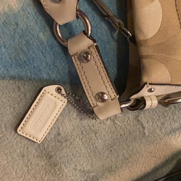 Coach needs to be use and not in bag. - Picture 8 of 8